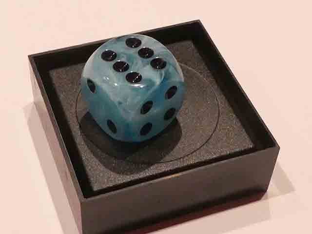 1 x 16mm Koplow Würfel - Marble Deluxe eisblau/schwarz