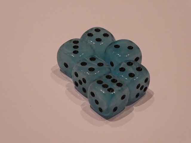 6 x 12mm Koplow Würfel - Swirl Deluxe : eis-blau / schwarz