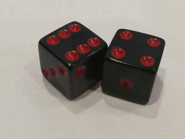 2 x Koplow Würfel 16mm - Opaque prom. square: schwarz/rot