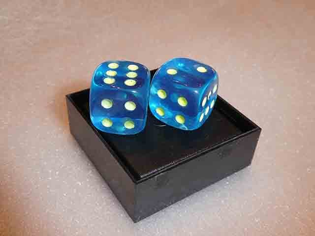 2 Koplow Würfel - 16mm * Glow in the Dark : blau (runde Ecken)