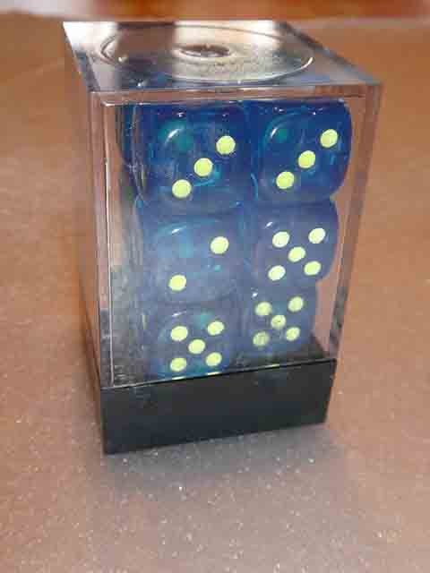 2 Koplow Würfel - 16mm * Glow in the Dark : blau (runde Ecken)